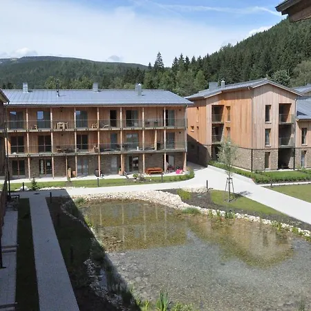Medvedin Aparthotel *